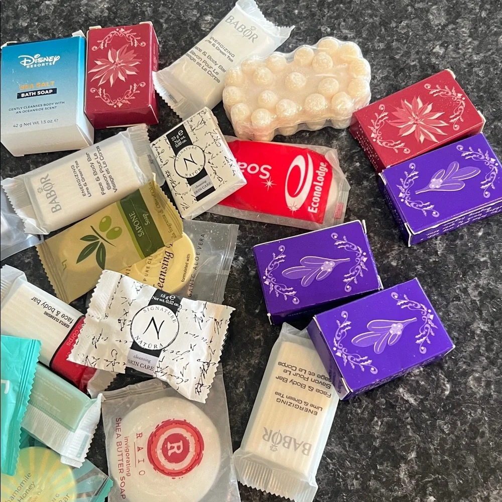 Guest Assorted Soap & Razor Set Travel Size‎ Hotel Soap Set 20 Soaps 3 Razors